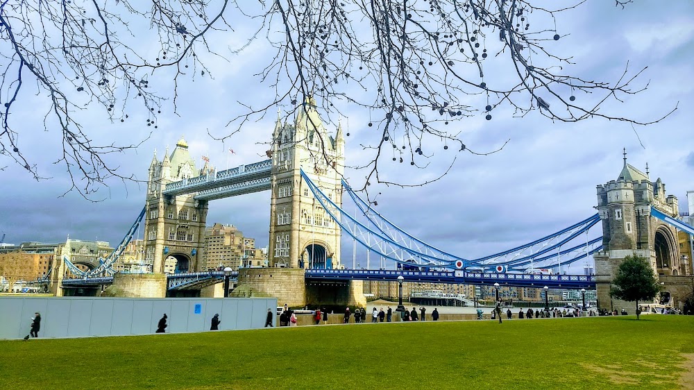 Potters Fields Park